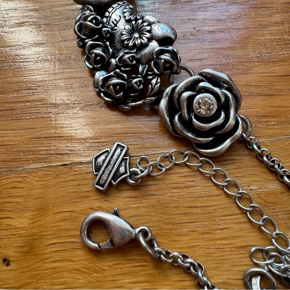 Harley-Davidson Silver Rose & Skull Necklace - Picture 8 of 9
